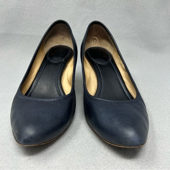 Frye Women's Heels Regina Pump Leather 9.5M Slip on Shoe Kitten Heel Blue. - Picture 7 of 12
